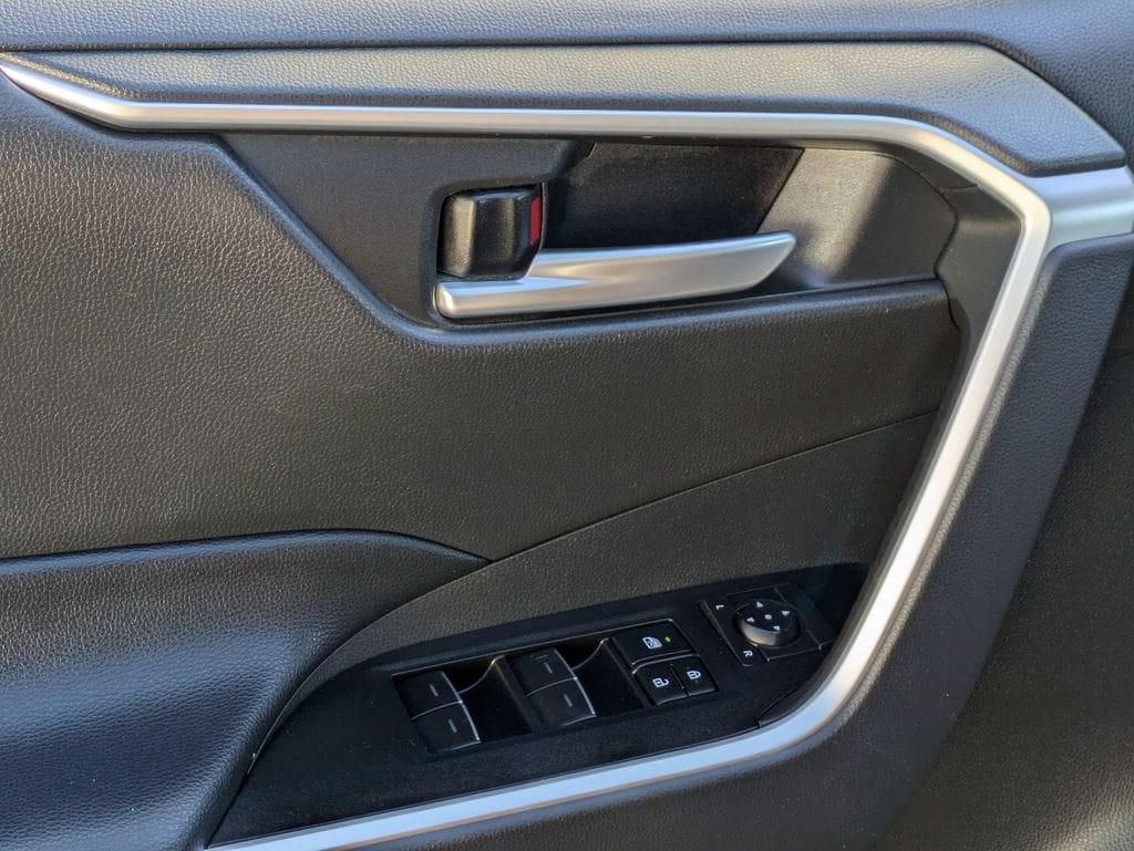 Thumbnail: 2025 Toyota RAV4 - 13