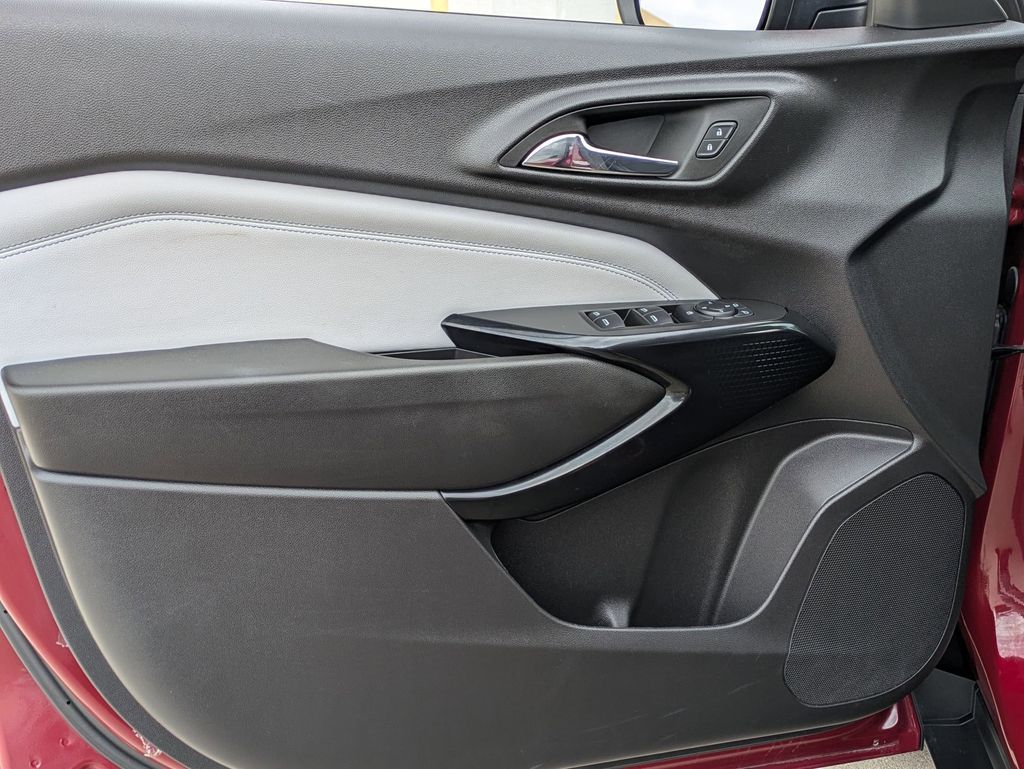 Thumbnail: 2025 Chevrolet Trax - 11
