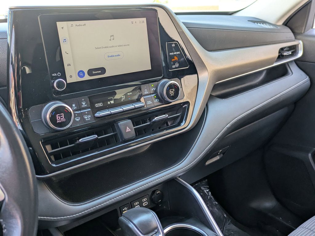 Thumbnail: 2024 Toyota Highlander - 15