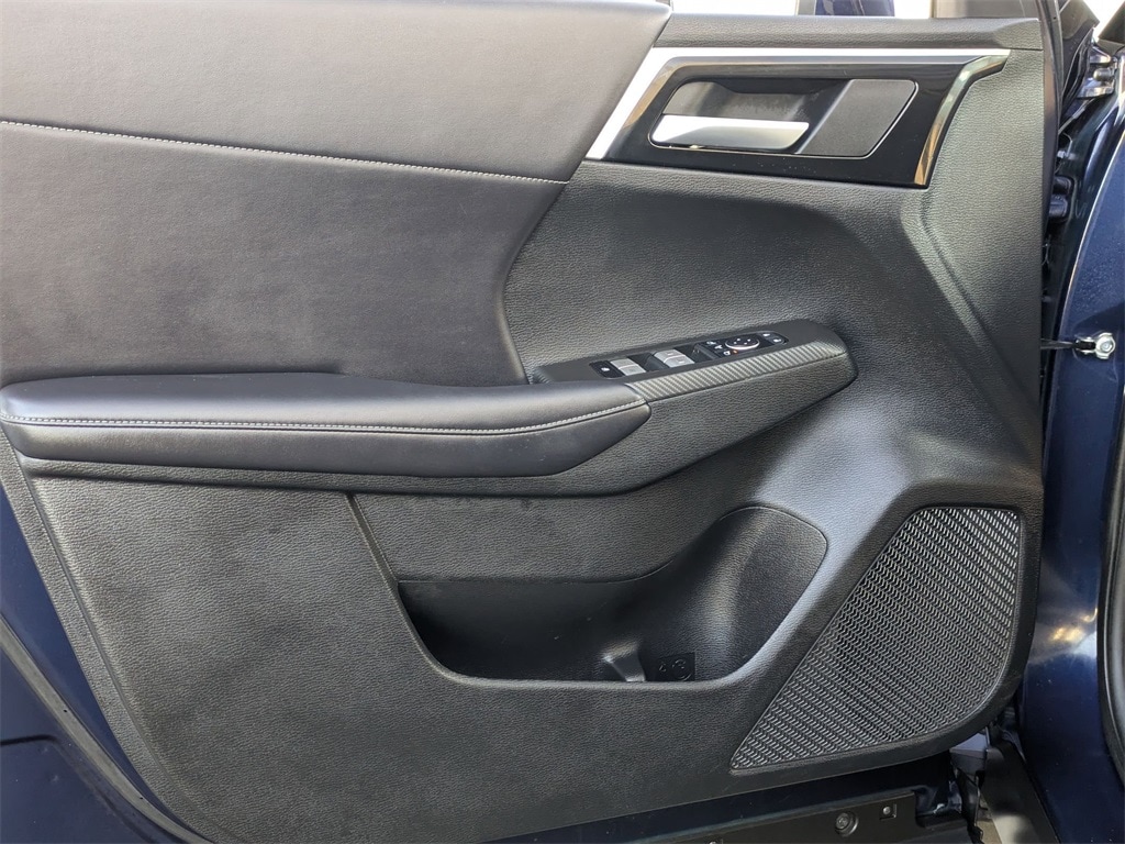 Thumbnail: 2024 Mitsubishi Outlander - 11