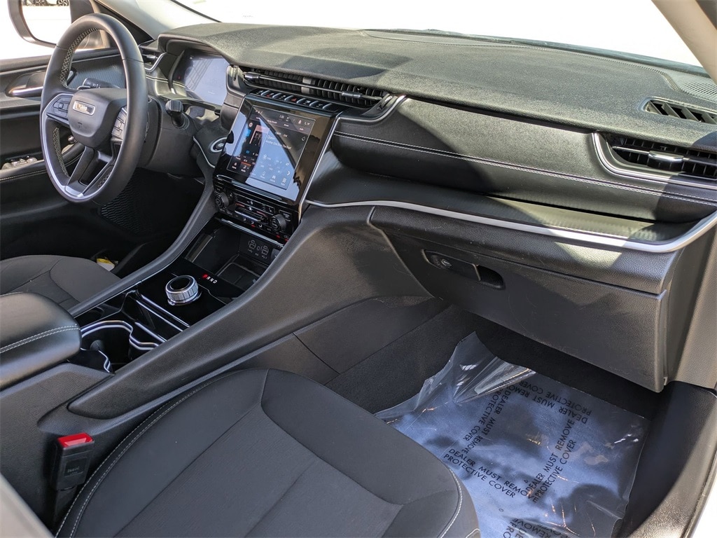 2023 Jeep Grand Cherokee Laredo 29
