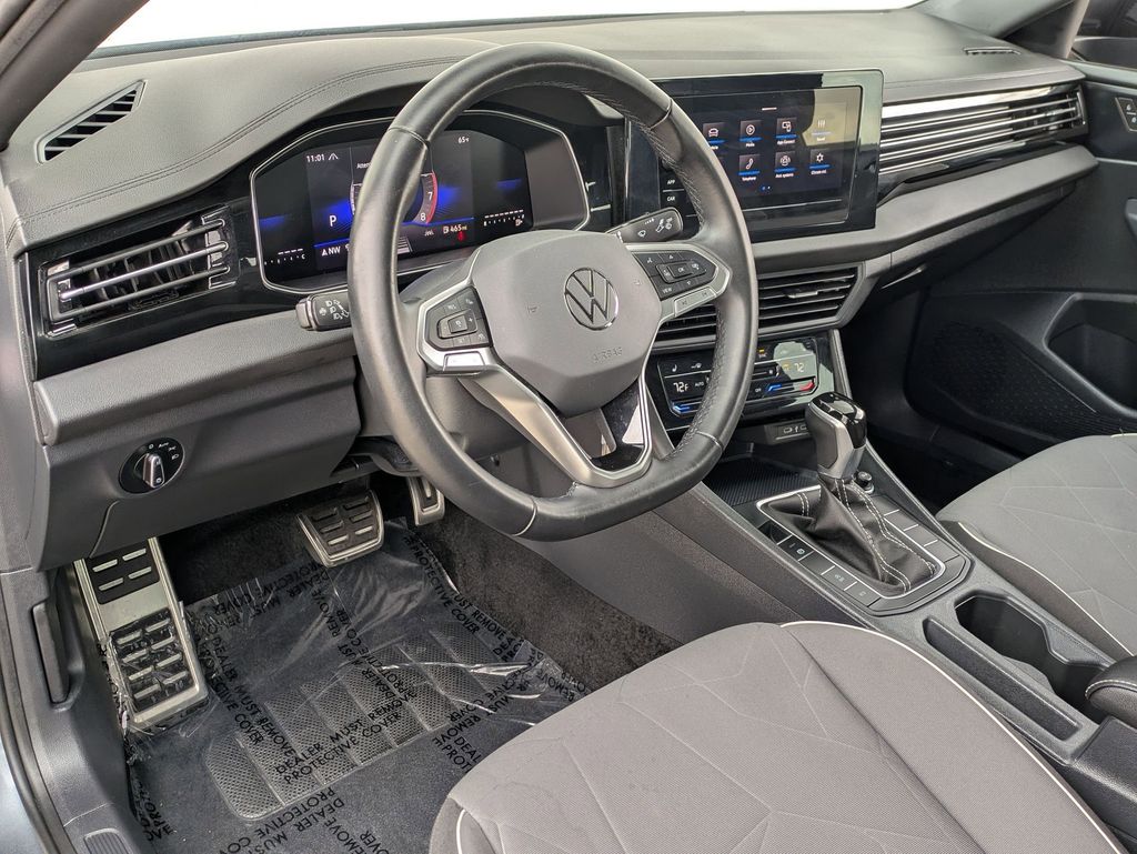 Thumbnail: 2025 Volkswagen Jetta - 14
