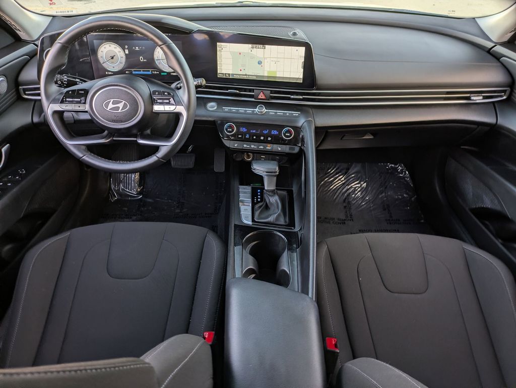 Thumbnail: 2025 Hyundai Elantra - 25