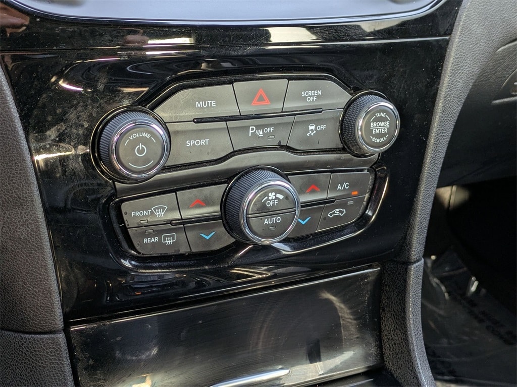 Thumbnail: 2023 Chrysler 300 - 17