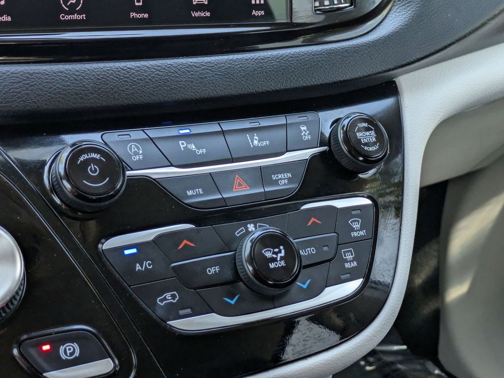 Thumbnail: 2024 Chrysler Pacifica - 17