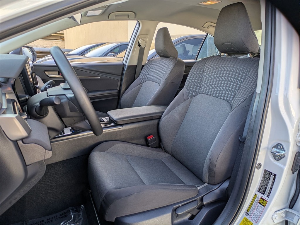 Thumbnail: 2025 Toyota Camry - 23