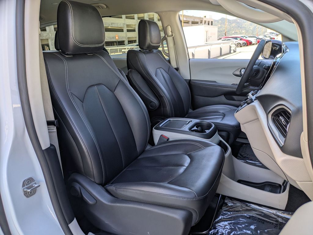 Thumbnail: 2024 Chrysler Pacifica - 28