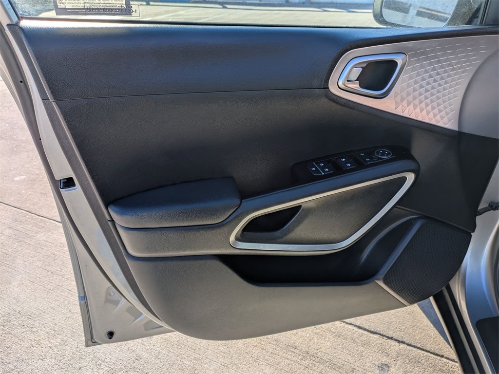 Thumbnail: 2023 Kia Soul - 11