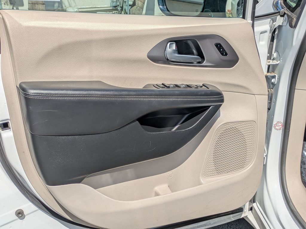 Thumbnail: 2024 Chrysler Pacifica - 11