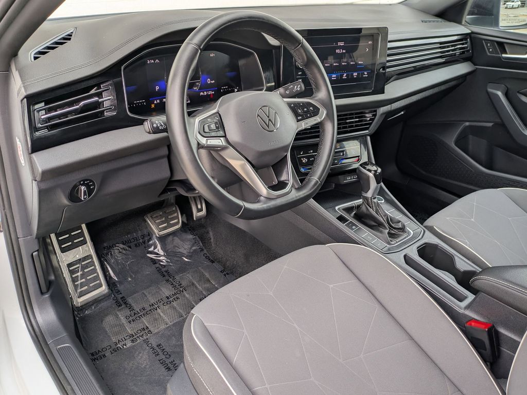 Thumbnail: 2025 Volkswagen Jetta - 14