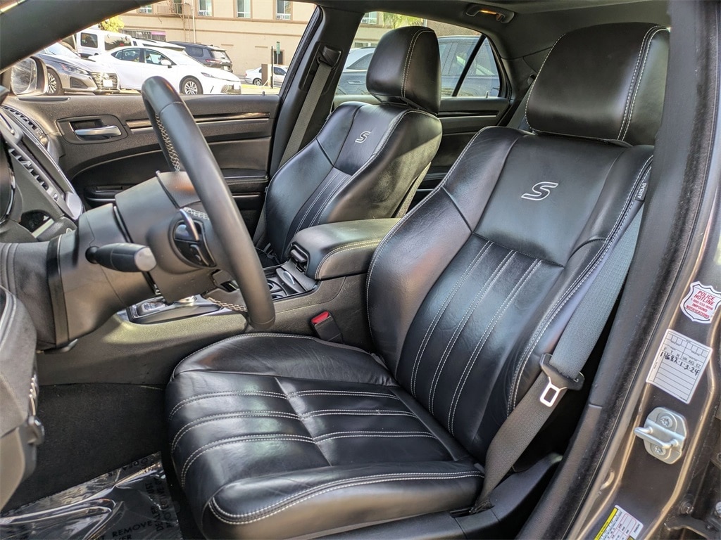 Thumbnail: 2023 Chrysler 300 - 23