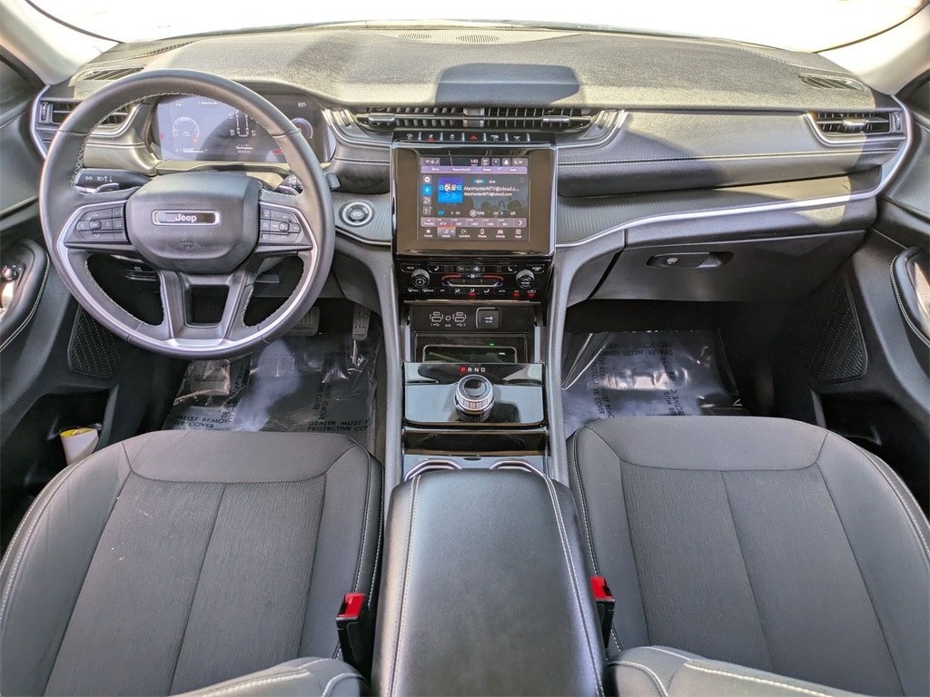 2023 Jeep Grand Cherokee Laredo 25