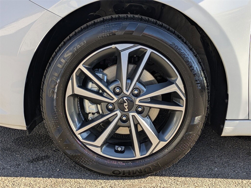 Thumbnail: 2024 Kia Forte - 31