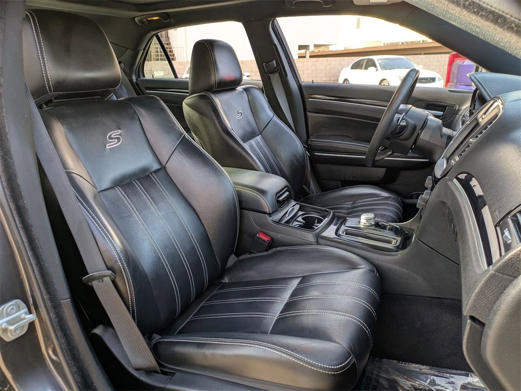 Thumbnail: 2023 Chrysler 300 - 28