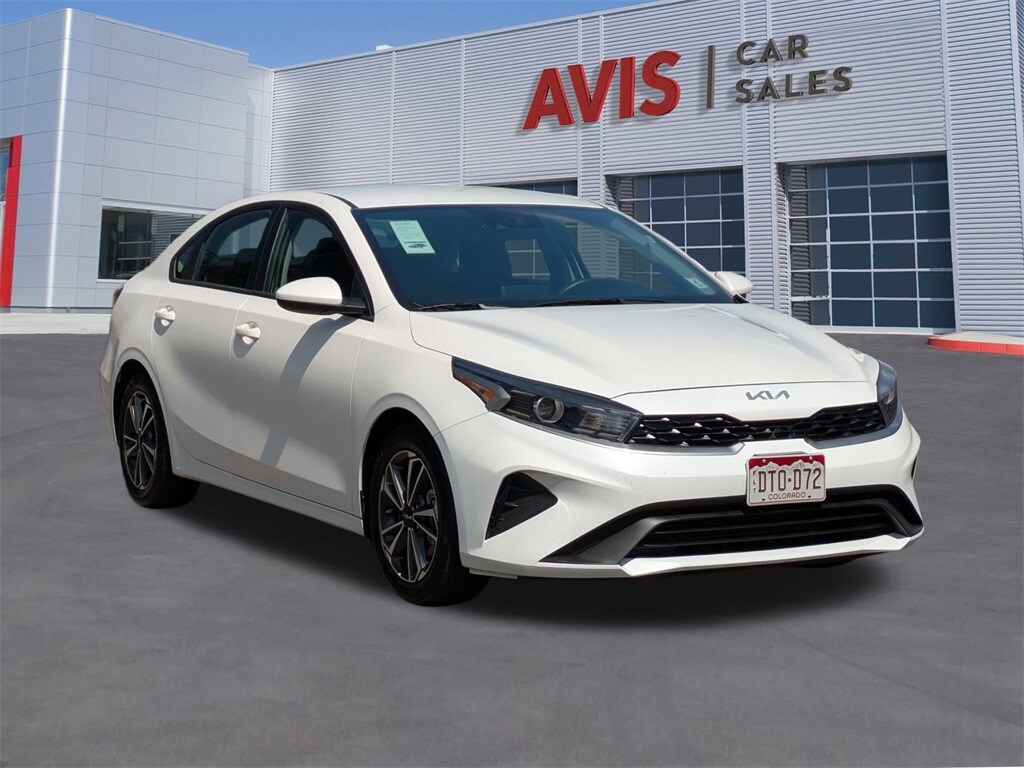 2024 Kia Forte LXS photo 3