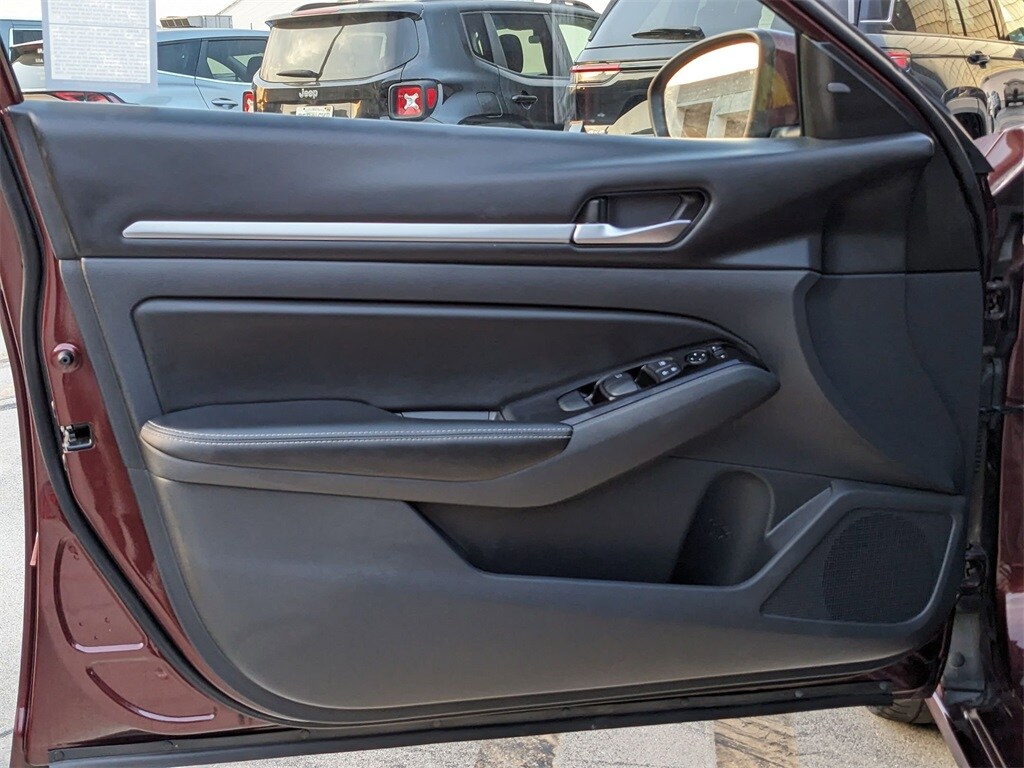 Thumbnail: 2023 Nissan Altima - 9