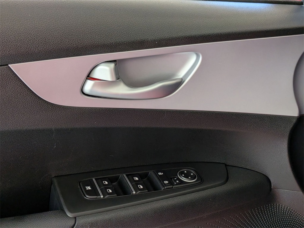 Thumbnail: 2024 Kia Forte - 13