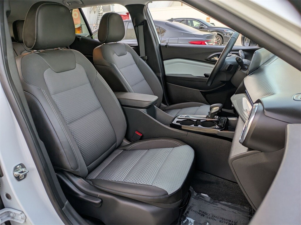 Thumbnail: 2025 Chevrolet Trax - 28