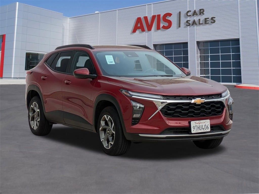 Thumbnail: 2025 Chevrolet Trax - 3