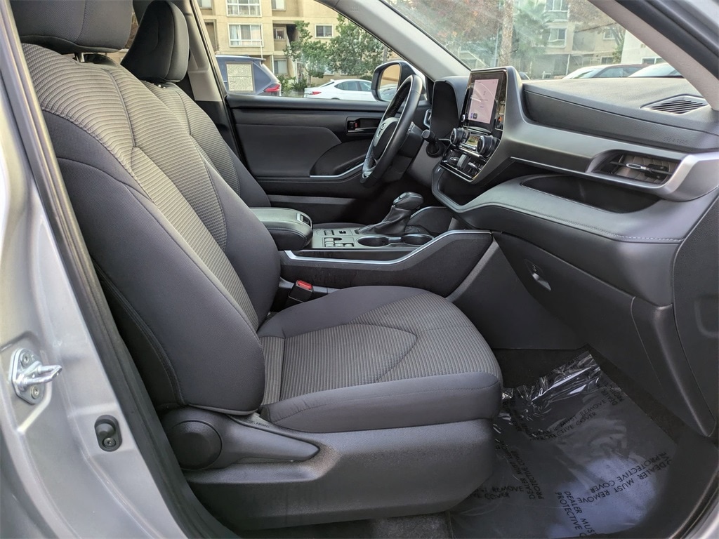 Thumbnail: 2024 Toyota Highlander - 32