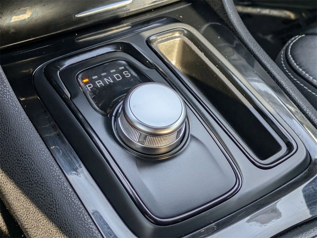 Thumbnail: 2023 Chrysler 300 - 18