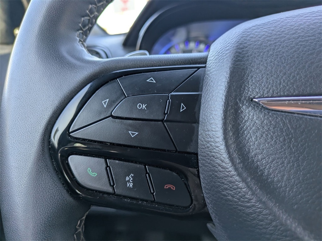 Thumbnail: 2023 Chrysler 300 - 22