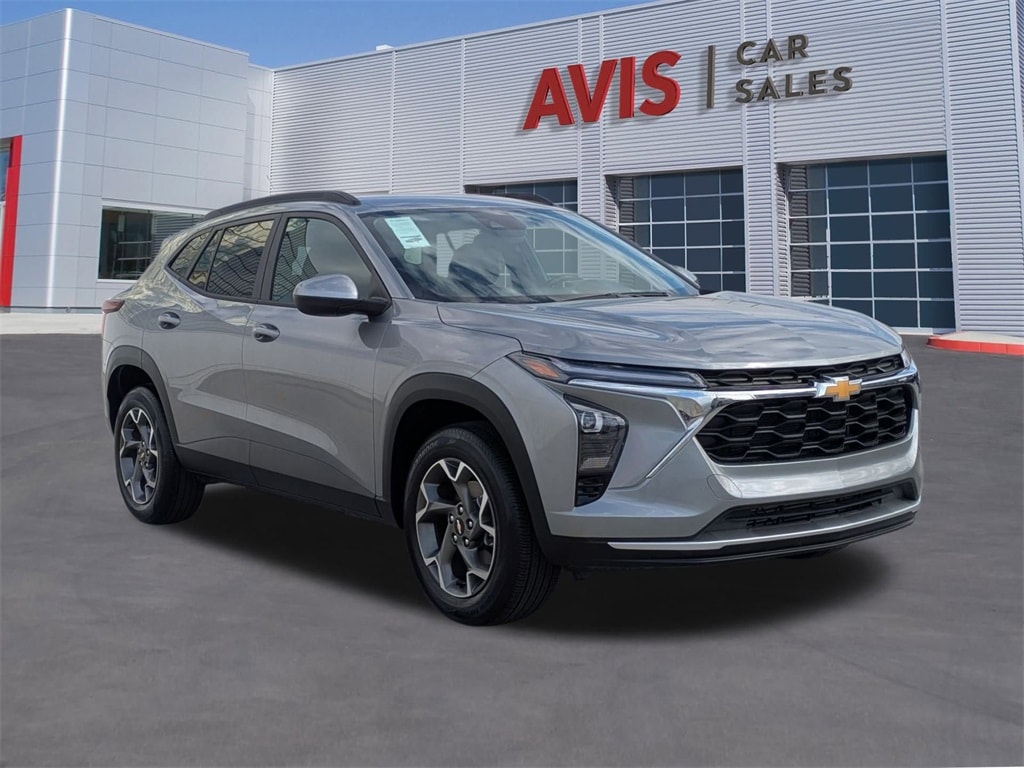 Thumbnail: 2025 Chevrolet Trax - 3