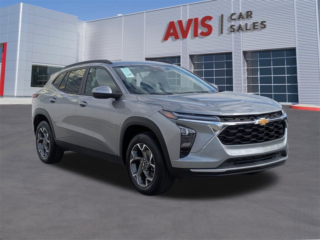 2025 Chevrolet Trax LT photo 3