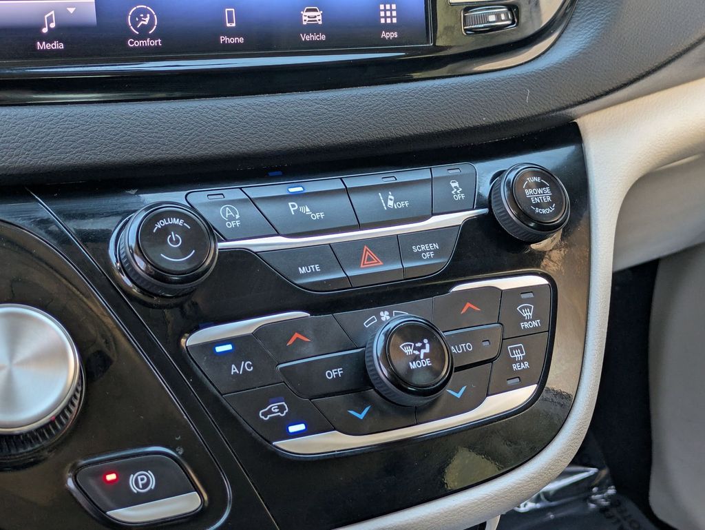 Thumbnail: 2024 Chrysler Pacifica - 17