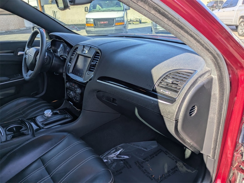 Thumbnail: 2023 Chrysler 300 - 33