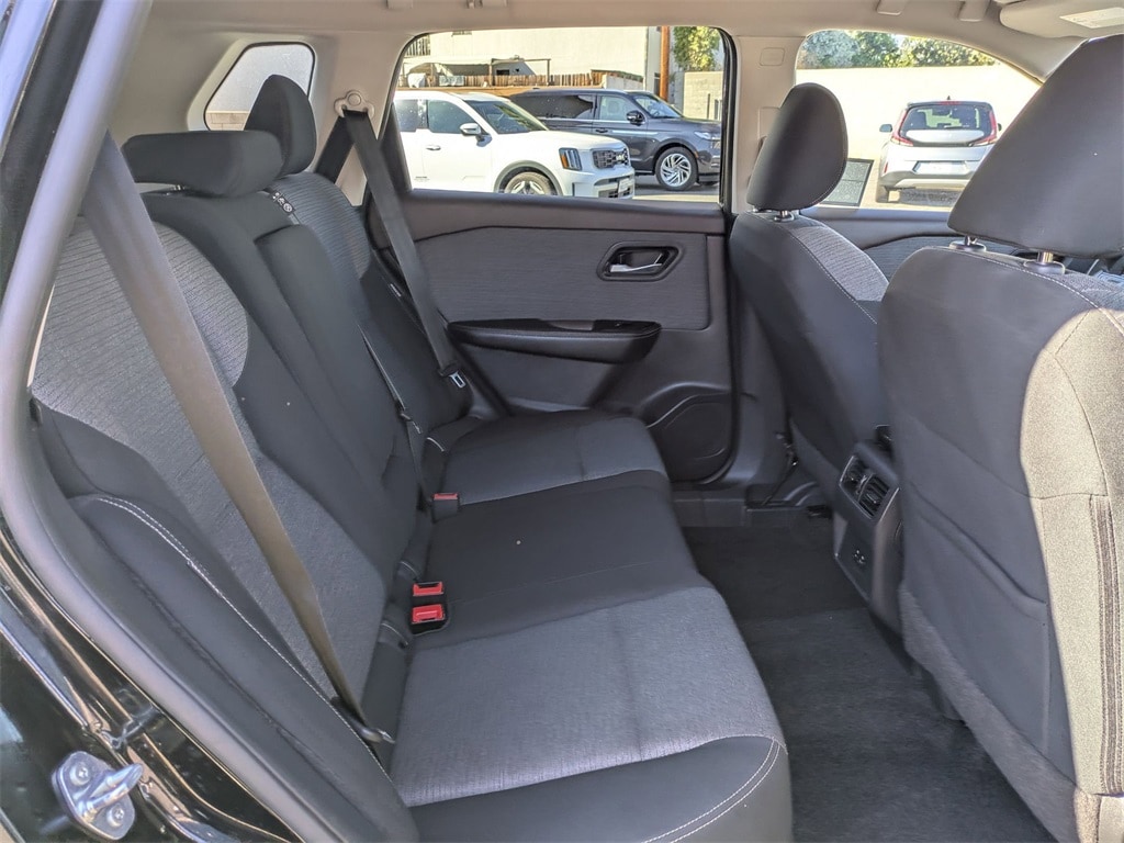 Thumbnail: 2023 Nissan Rogue - 31