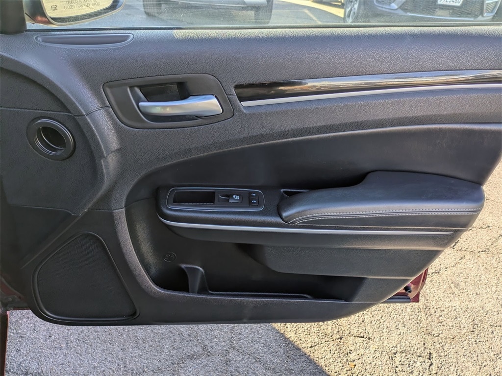 Thumbnail: 2023 Chrysler 300 - 34