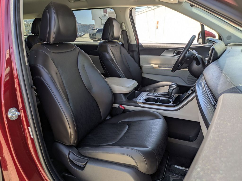 Thumbnail: 2023 Kia Carnival - 28