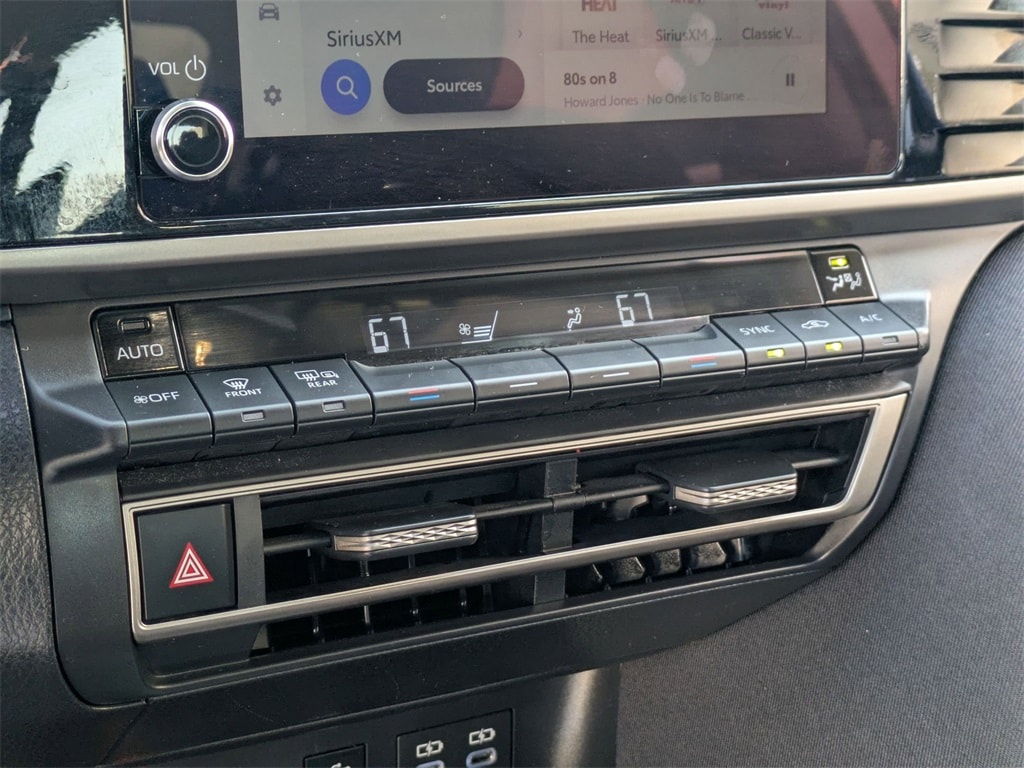 Thumbnail: 2025 Toyota Camry - 17