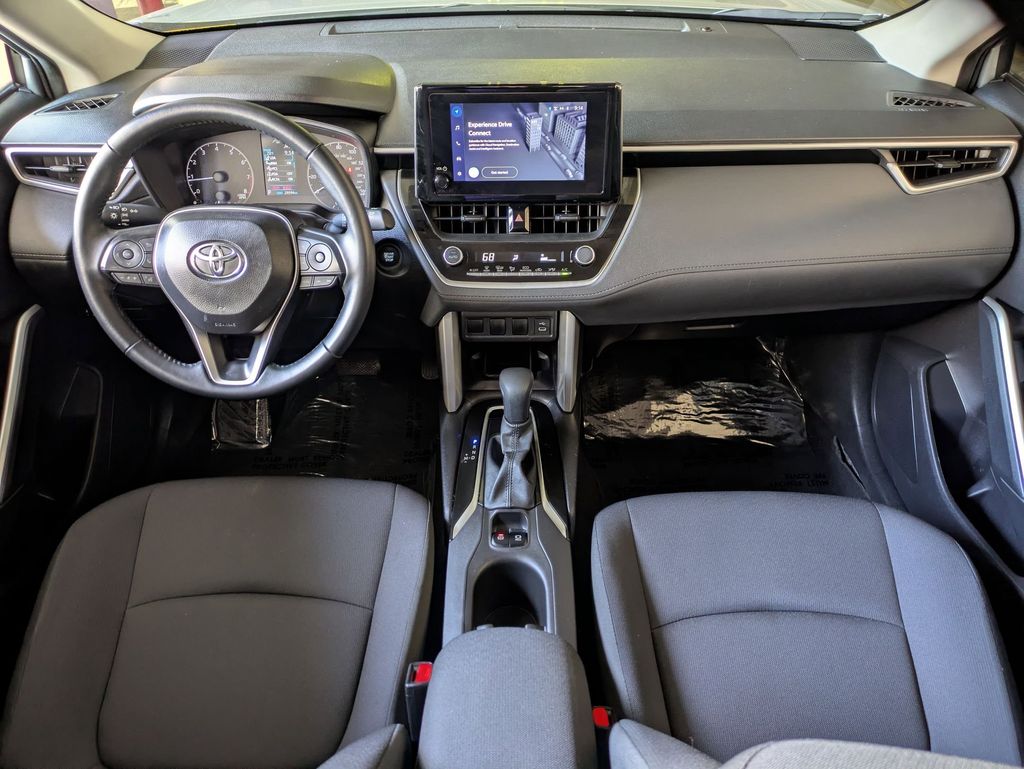 Thumbnail: 2025 Toyota Corolla Cross - 25