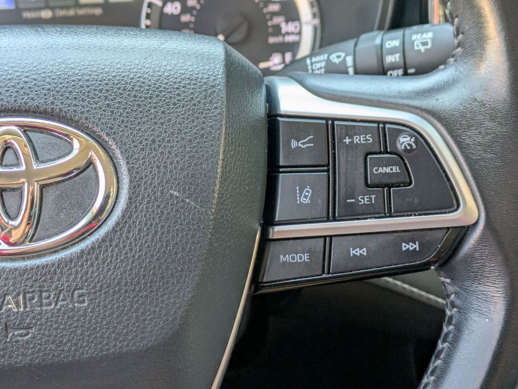 Thumbnail: 2024 Toyota Highlander - 21