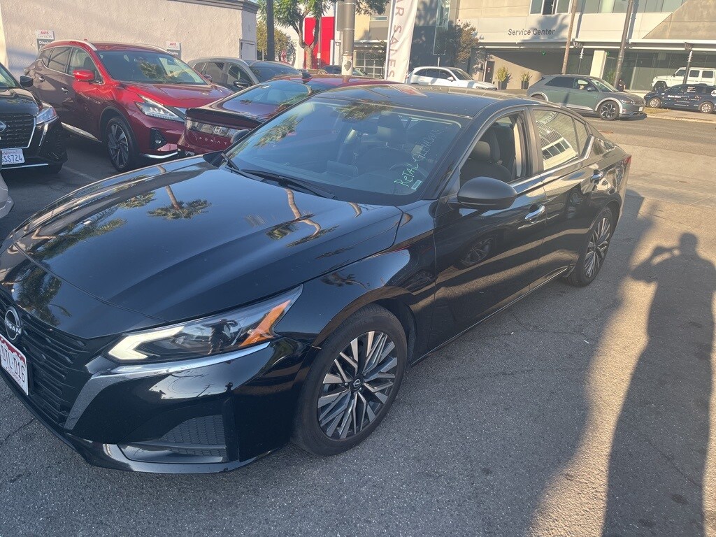 2024 Nissan Altima 2.5 SV photo 2