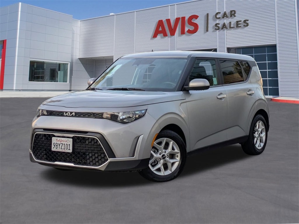 2023 Kia Soul LX's photo