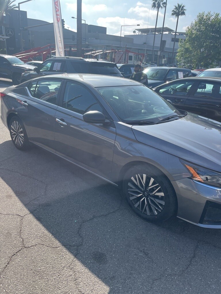 2024 Nissan Altima 2.5 SV photo 3