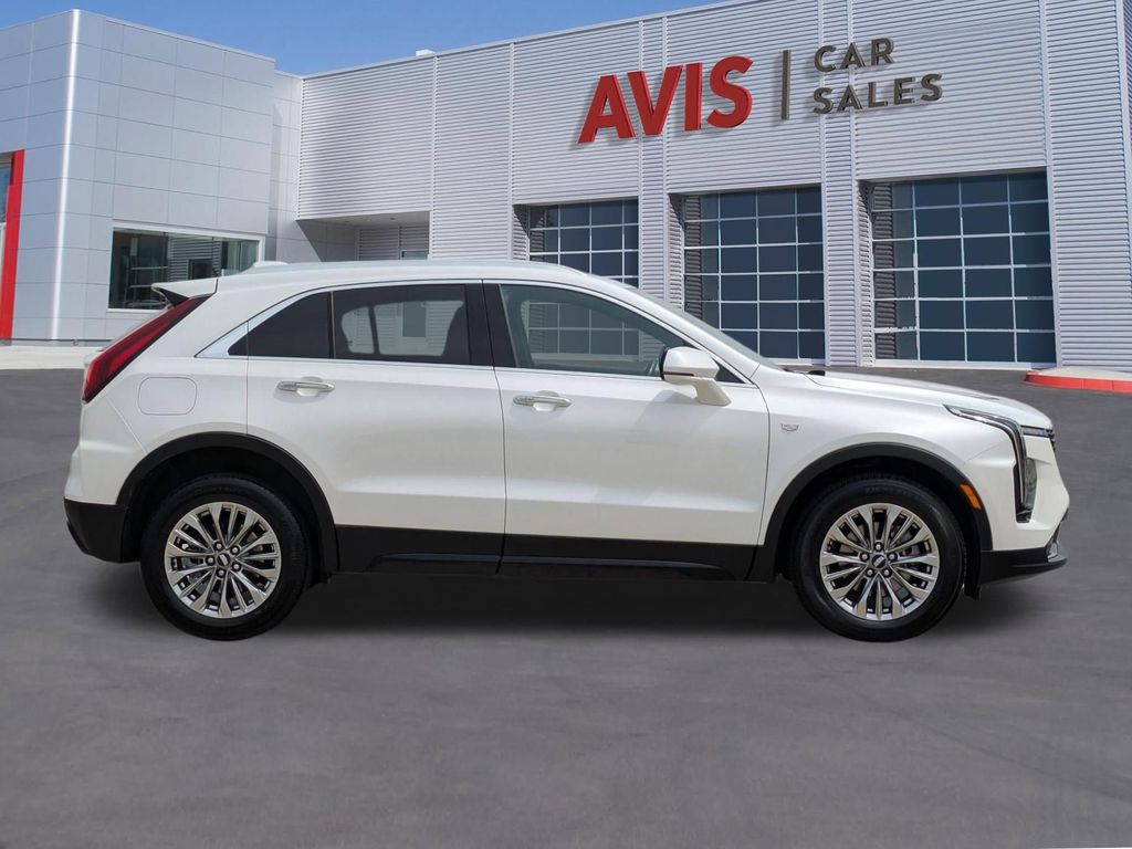 Thumbnail: 2024 Cadillac XT4 - 5
