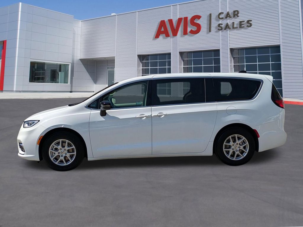 Thumbnail: 2024 Chrysler Pacifica - 10