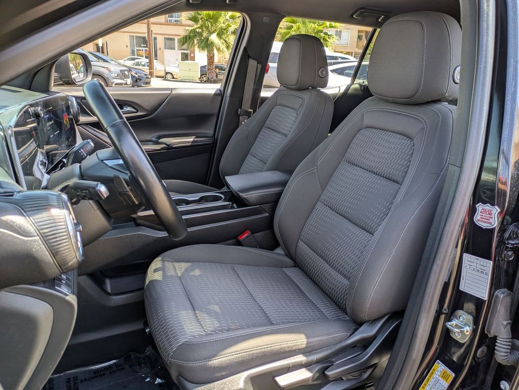 Thumbnail: 2025 Chevrolet Equinox - 23