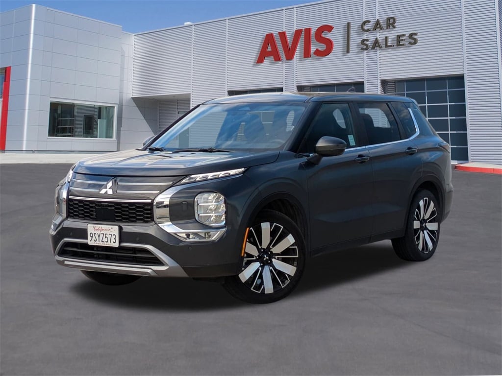 2025 Mitsubishi Outlander SE's photo