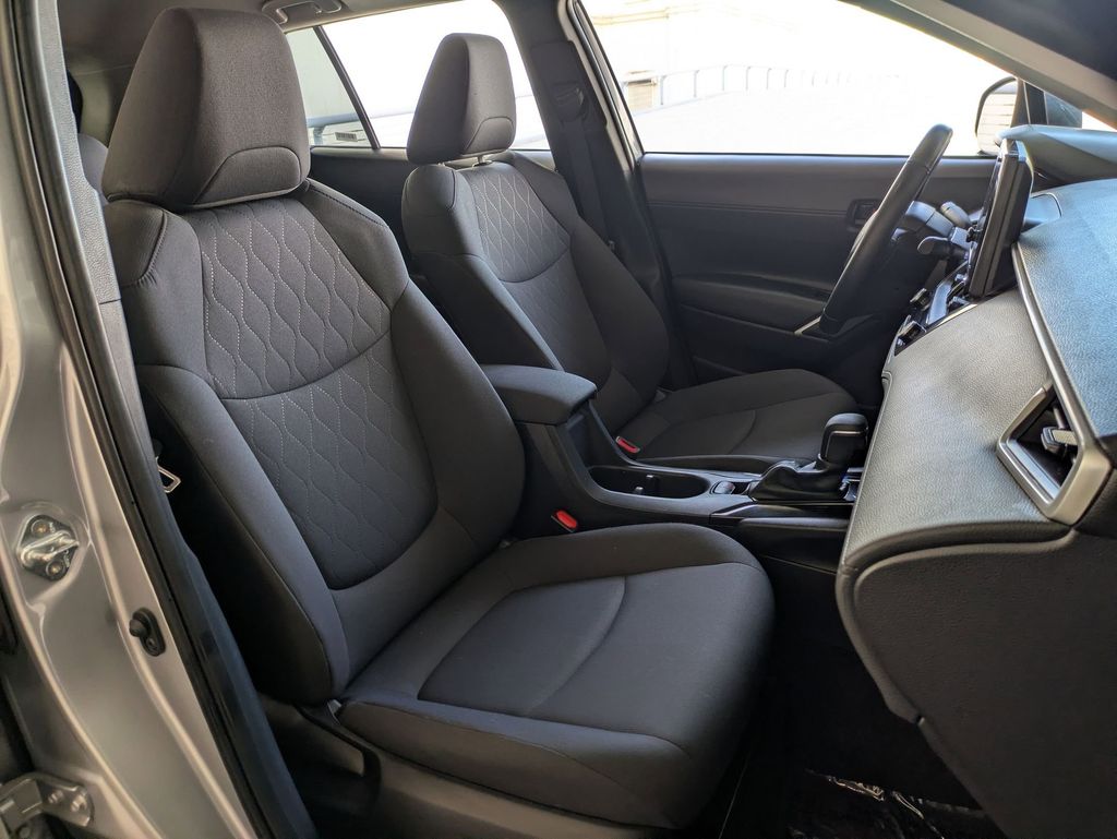 Thumbnail: 2025 Toyota Corolla Cross - 28