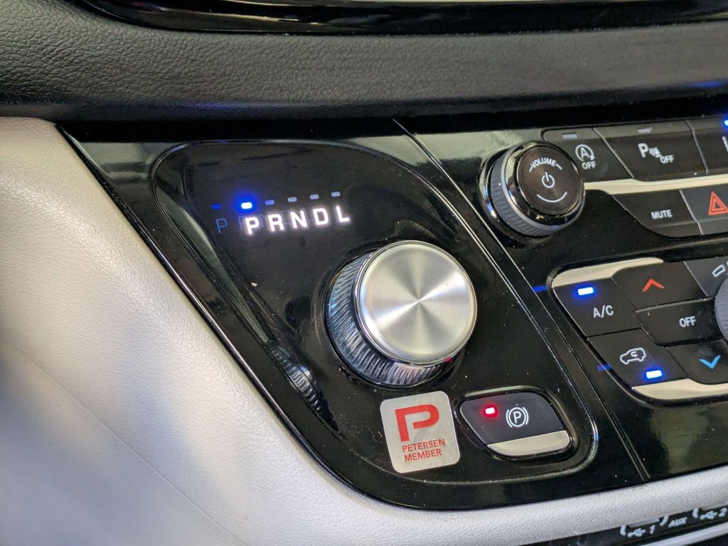 Thumbnail: 2024 Chrysler Pacifica - 18