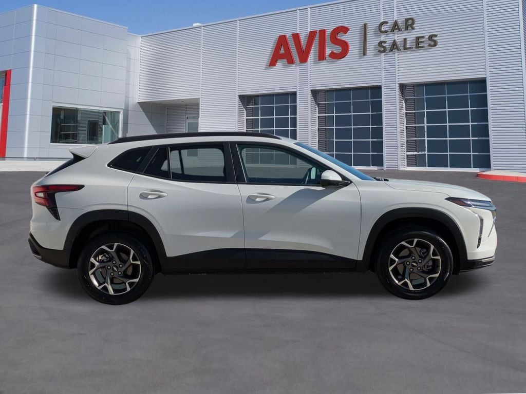 Thumbnail: 2025 Chevrolet Trax - 5