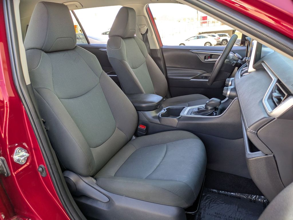 Thumbnail: 2025 Toyota RAV4 - 28