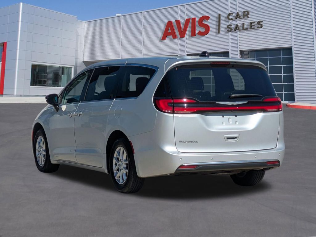 Thumbnail: 2024 Chrysler Pacifica - 9