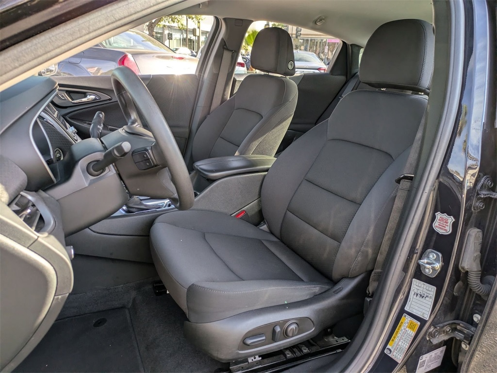 Thumbnail: 2023 Chevrolet Malibu - 23