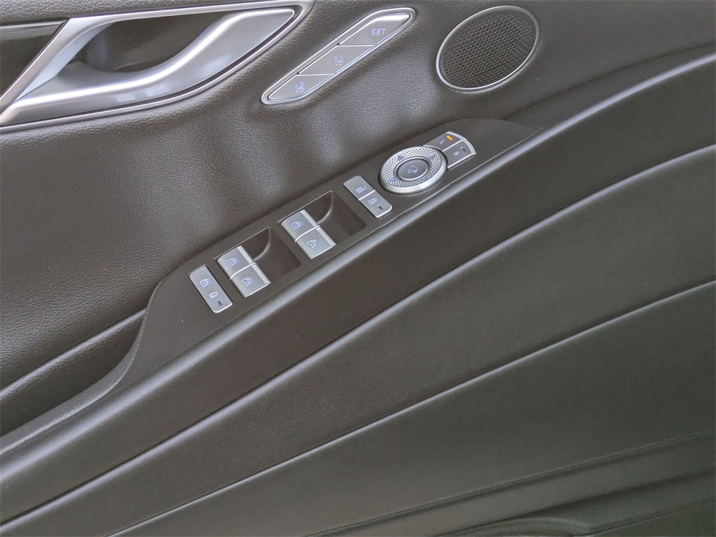 Thumbnail: 2023 Genesis G80 - 13